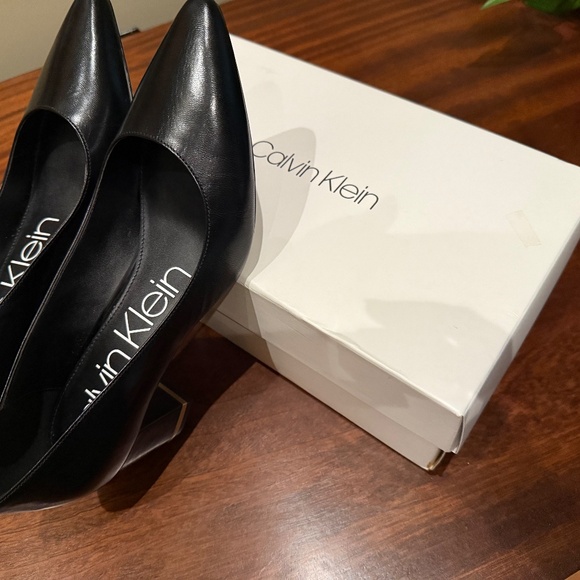 Calvin KIein Nita black pumps, new - Picture 3 of 7